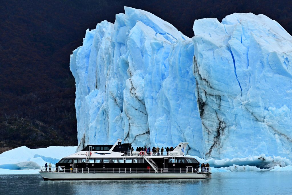Navegación frente a la pared NORTE del Glaciar Perito Moreno